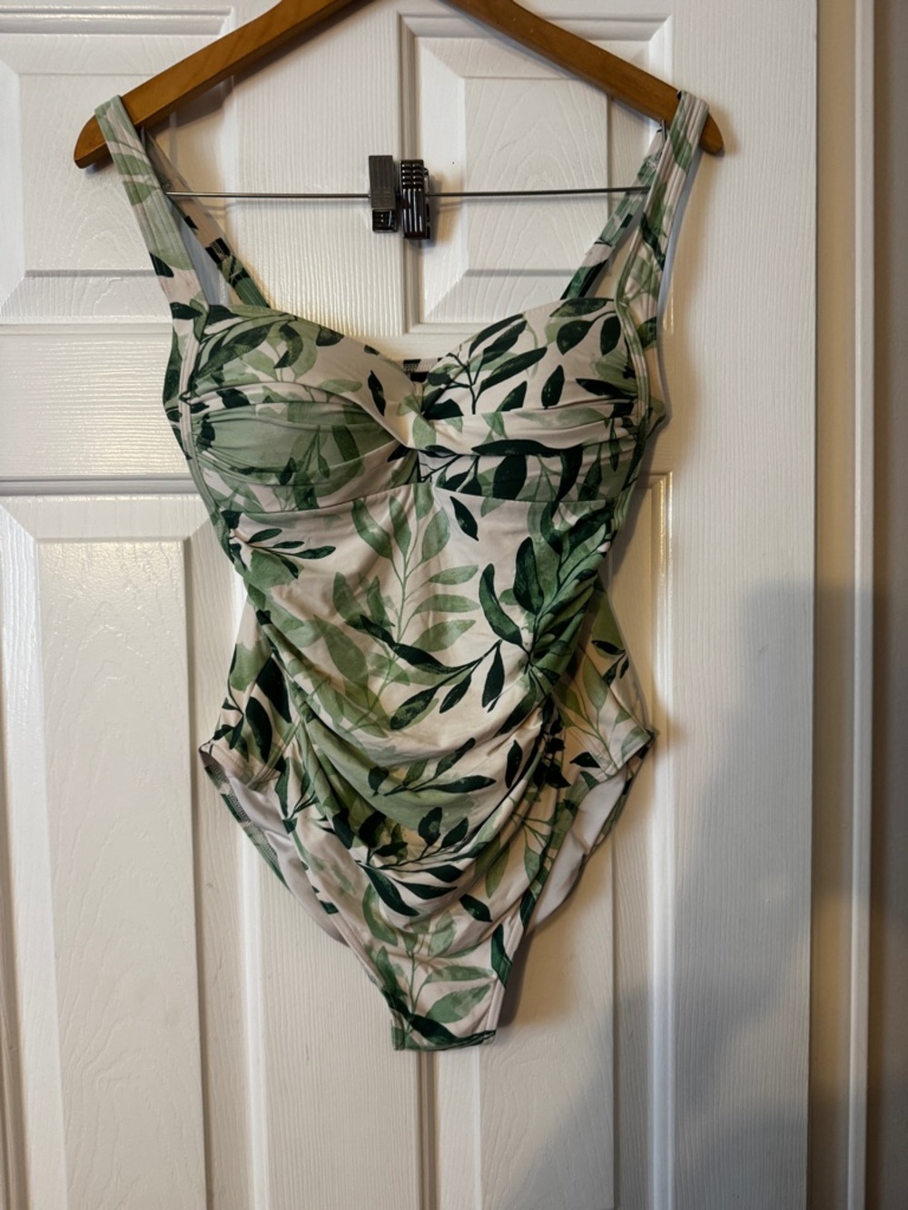 Niptuck Swim Green Leaf Tropical One Piece Swimsuit Size 8 Multi Fit Cup